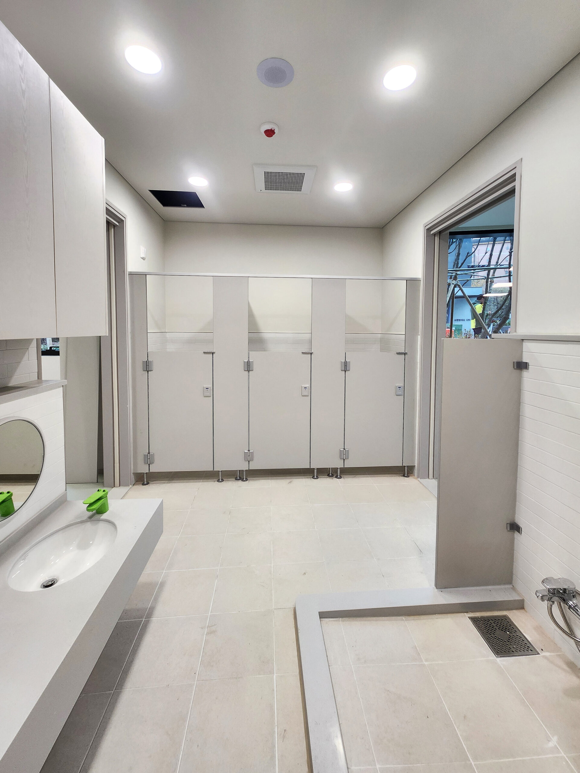 큐비클 공사 완료 모습