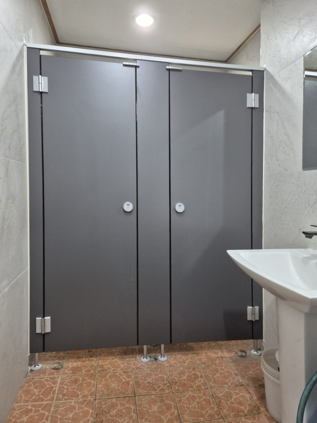 여자 화장실 큐비클 설치 후