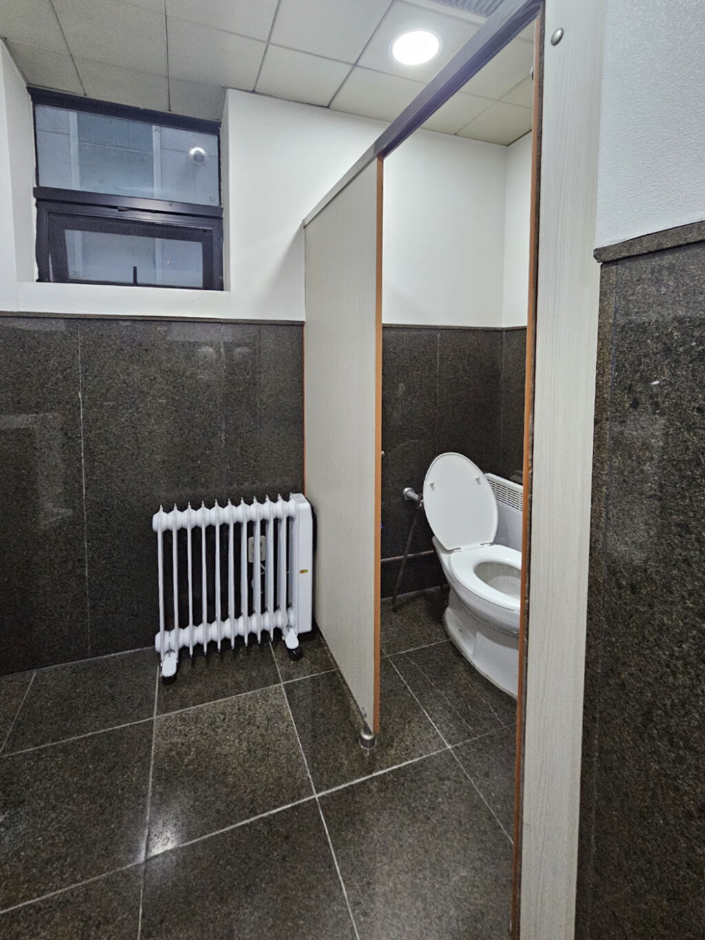 기존 화장실 색상 필름지
