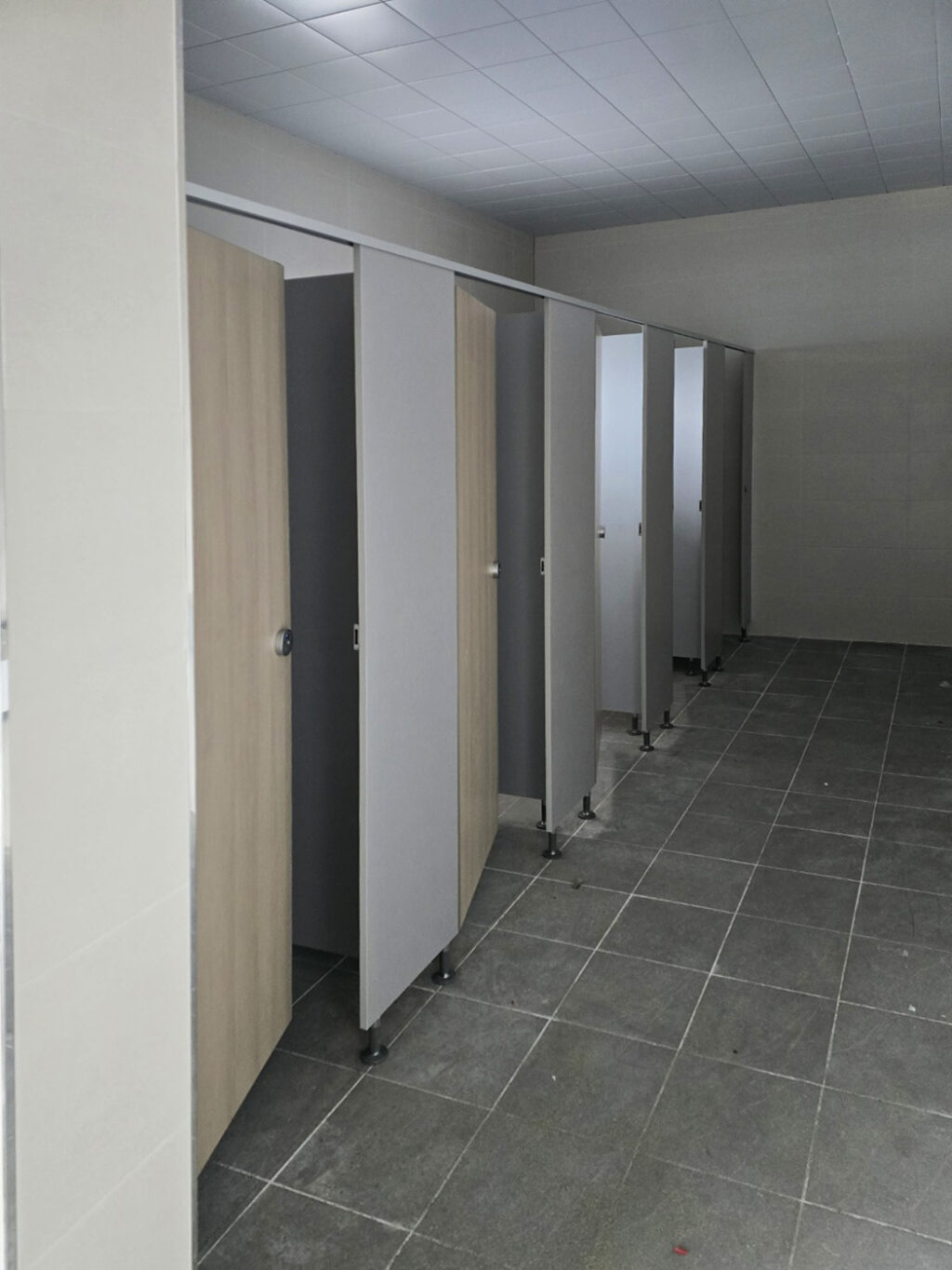 큐비클 설치가 완료된 이미지_1