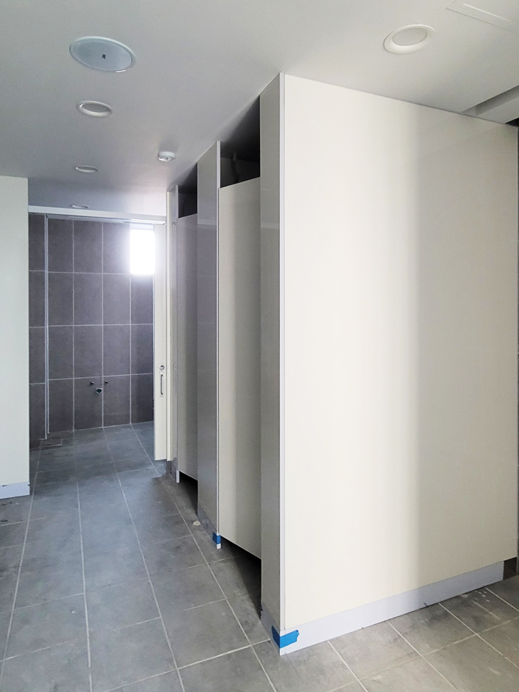 안양 체육관 화장실칸막이 큐비클 설치 이미지