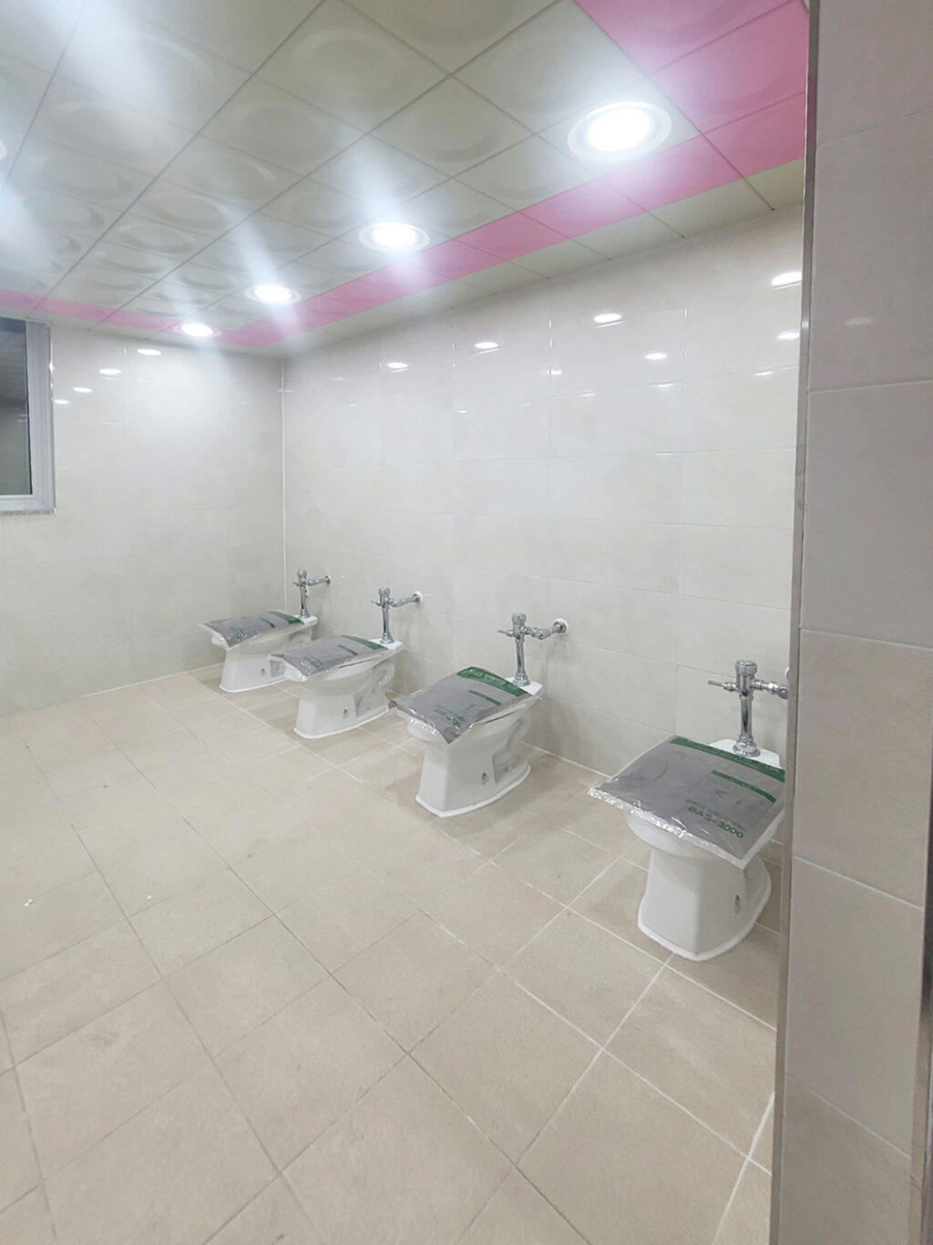 여자 천장이 완성이 된 모습