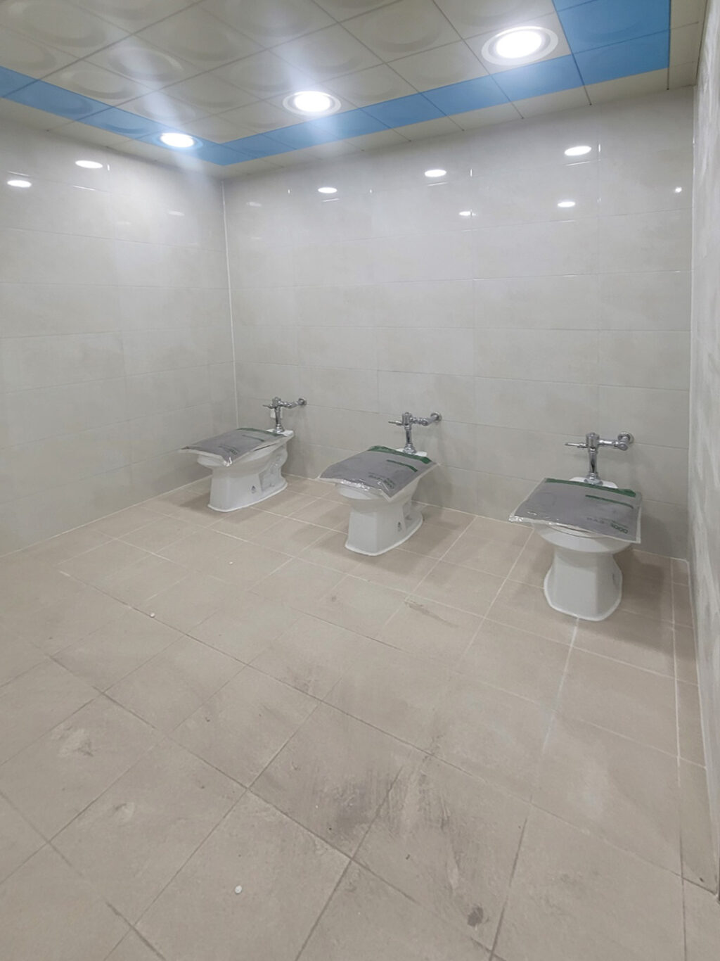 남자 천장이 마감된 모습