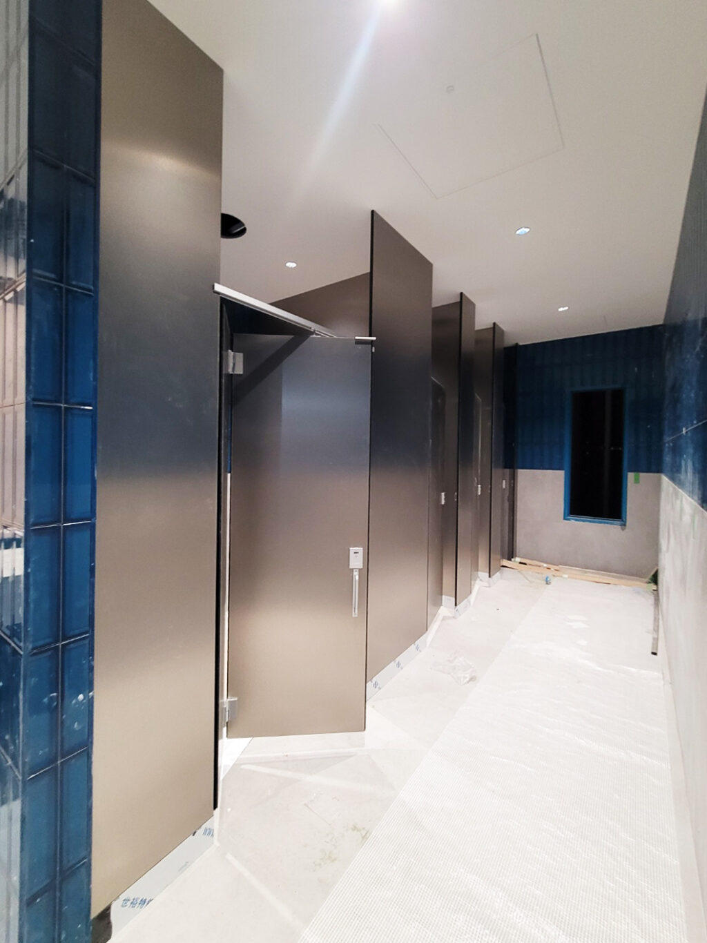 큐비클 설치가 완료된 이미지