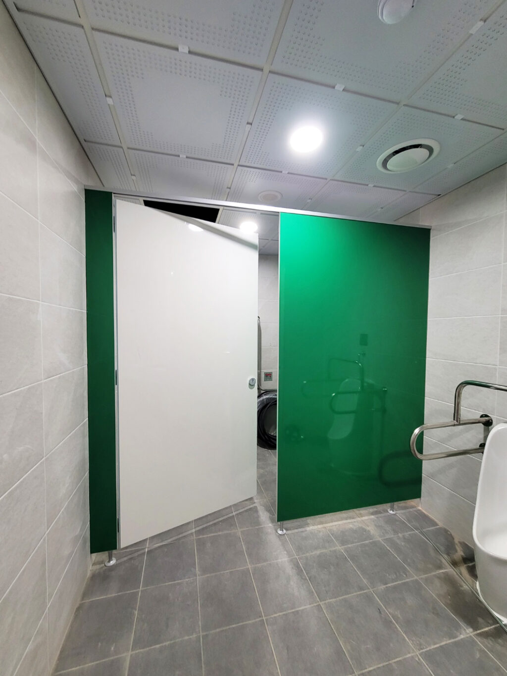 장애인 큐비클 설치 완료