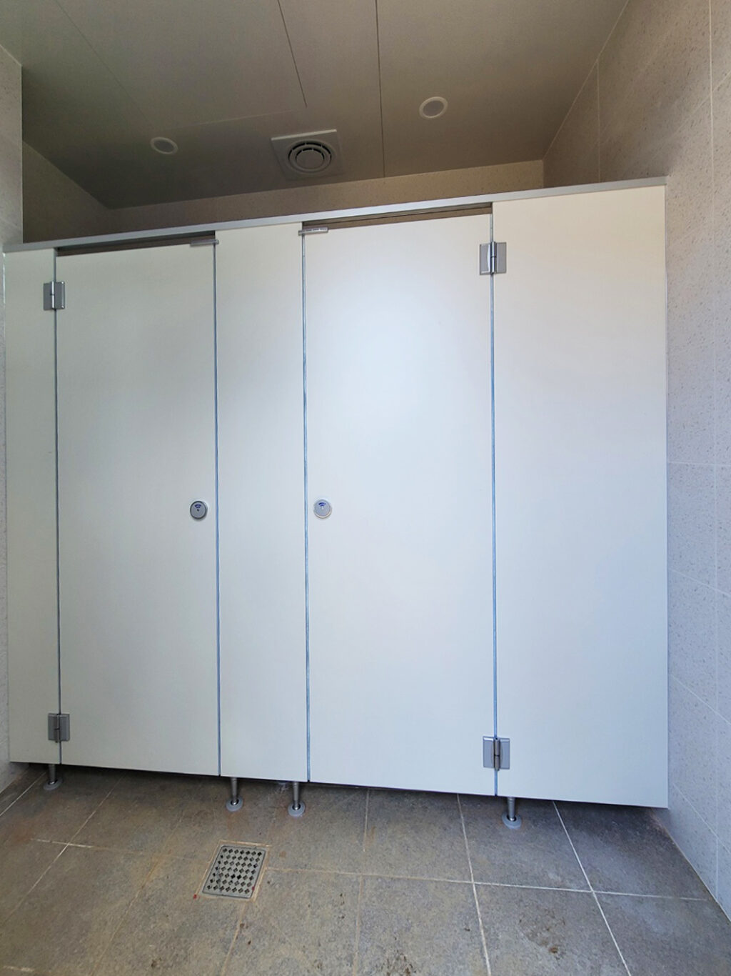 여자 큐비클 설치 완료