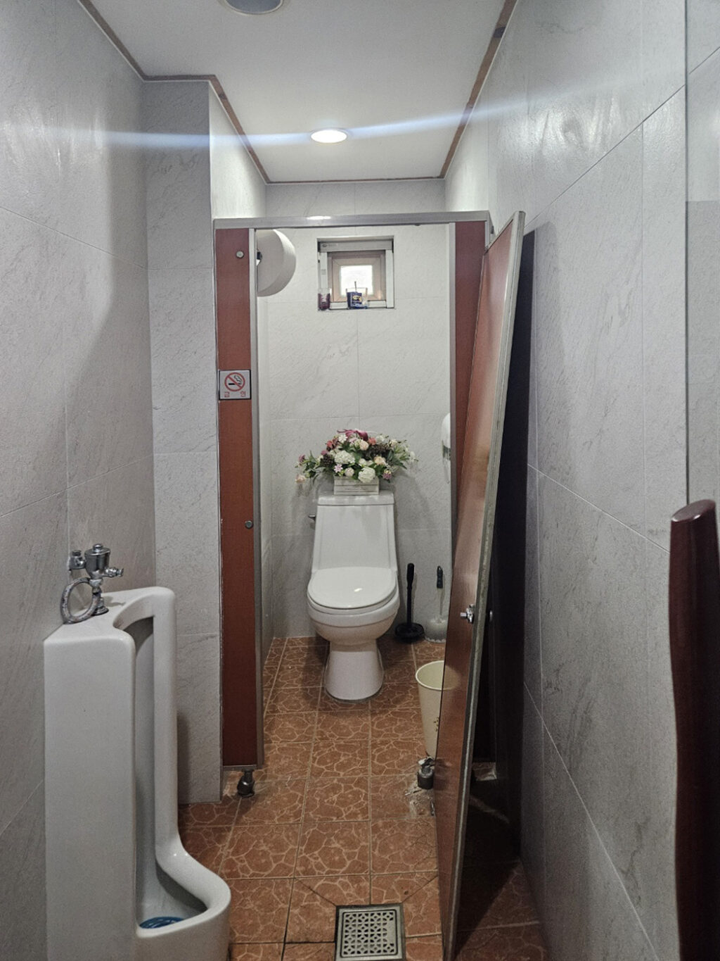 남자 큐비클 설치 전