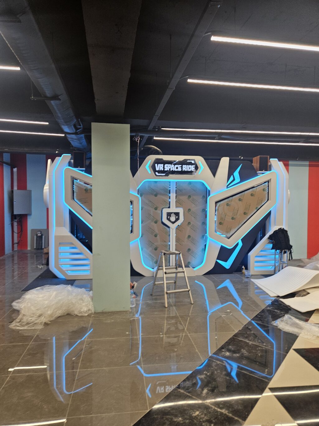 내부 알록달록 인테리어 모습-2