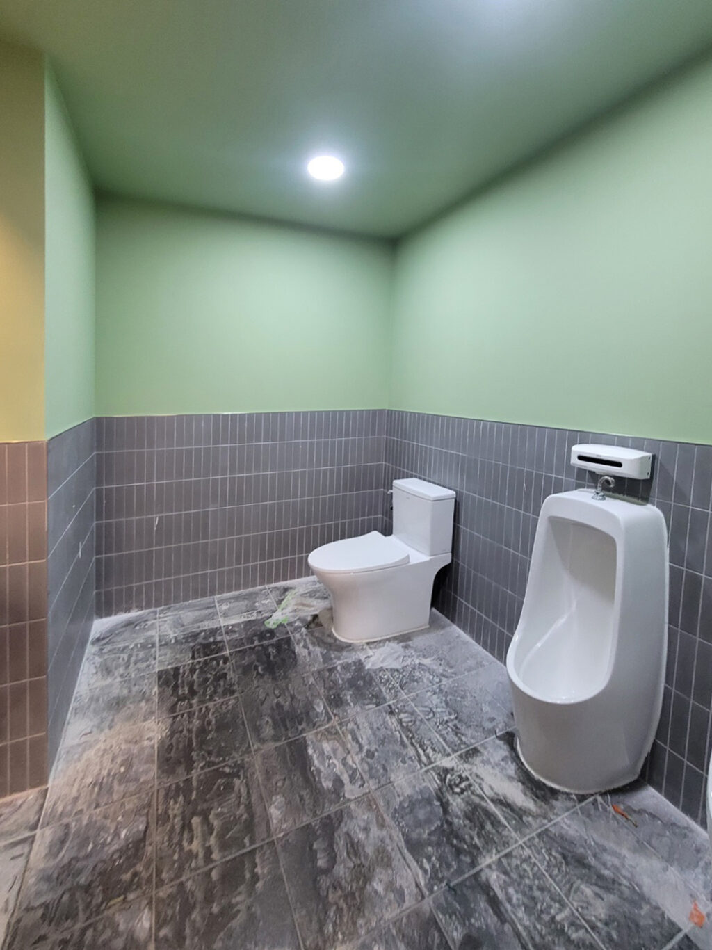 남자 화장실 내부 모습