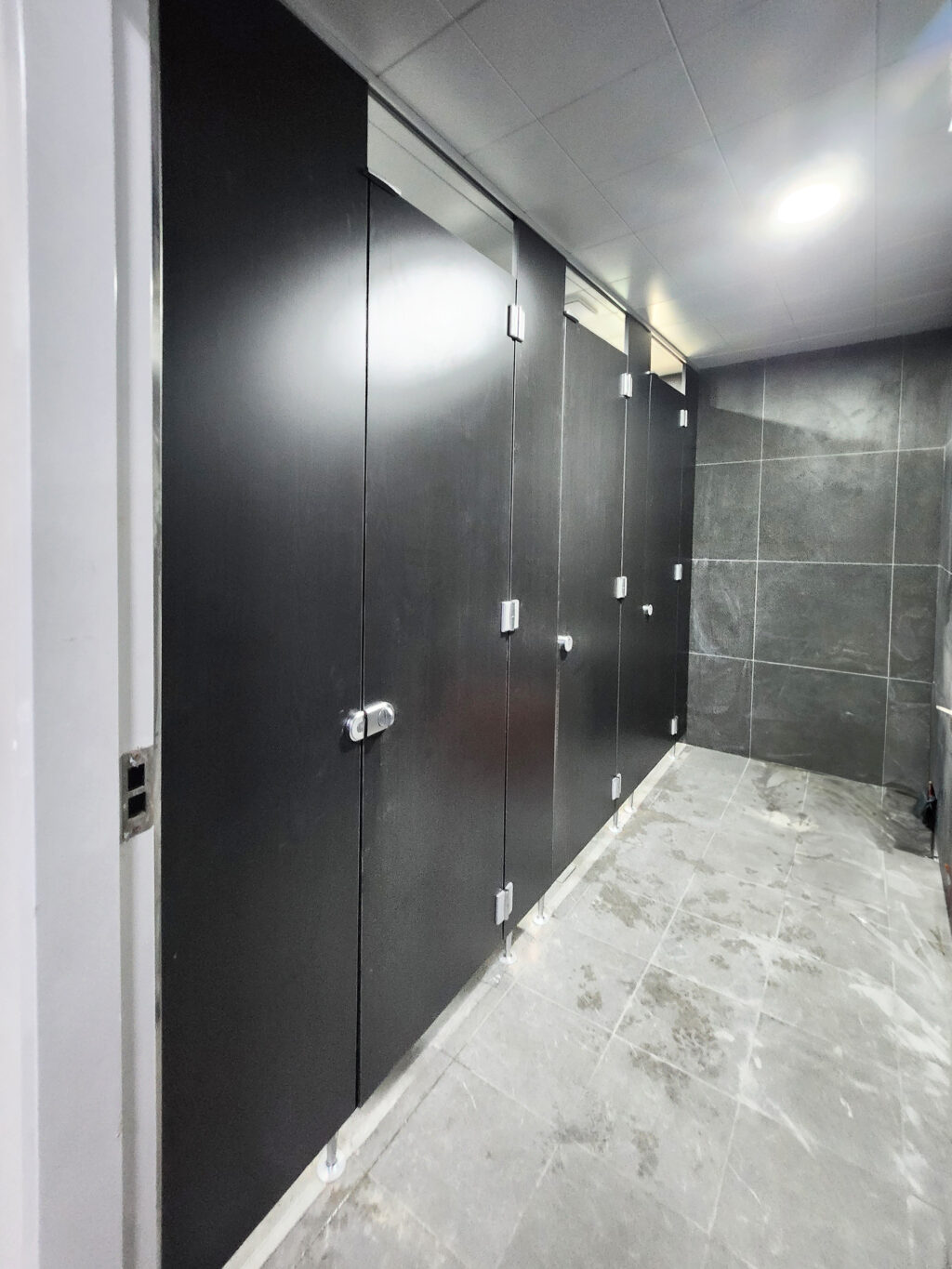 여자 화장실 큐비클 설치 후 모습