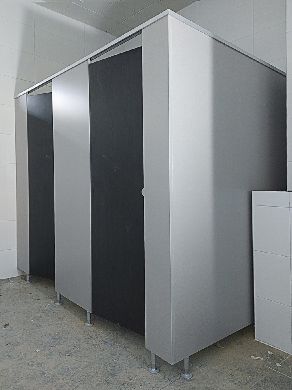 남자 화장실 설치 완료 이미지