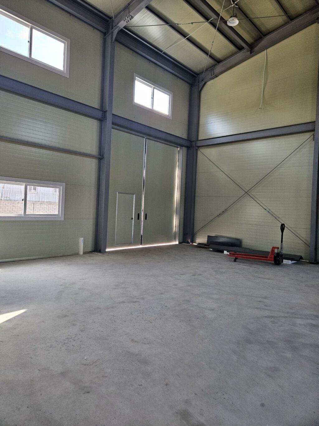 물류 창고 안쪽에 모습