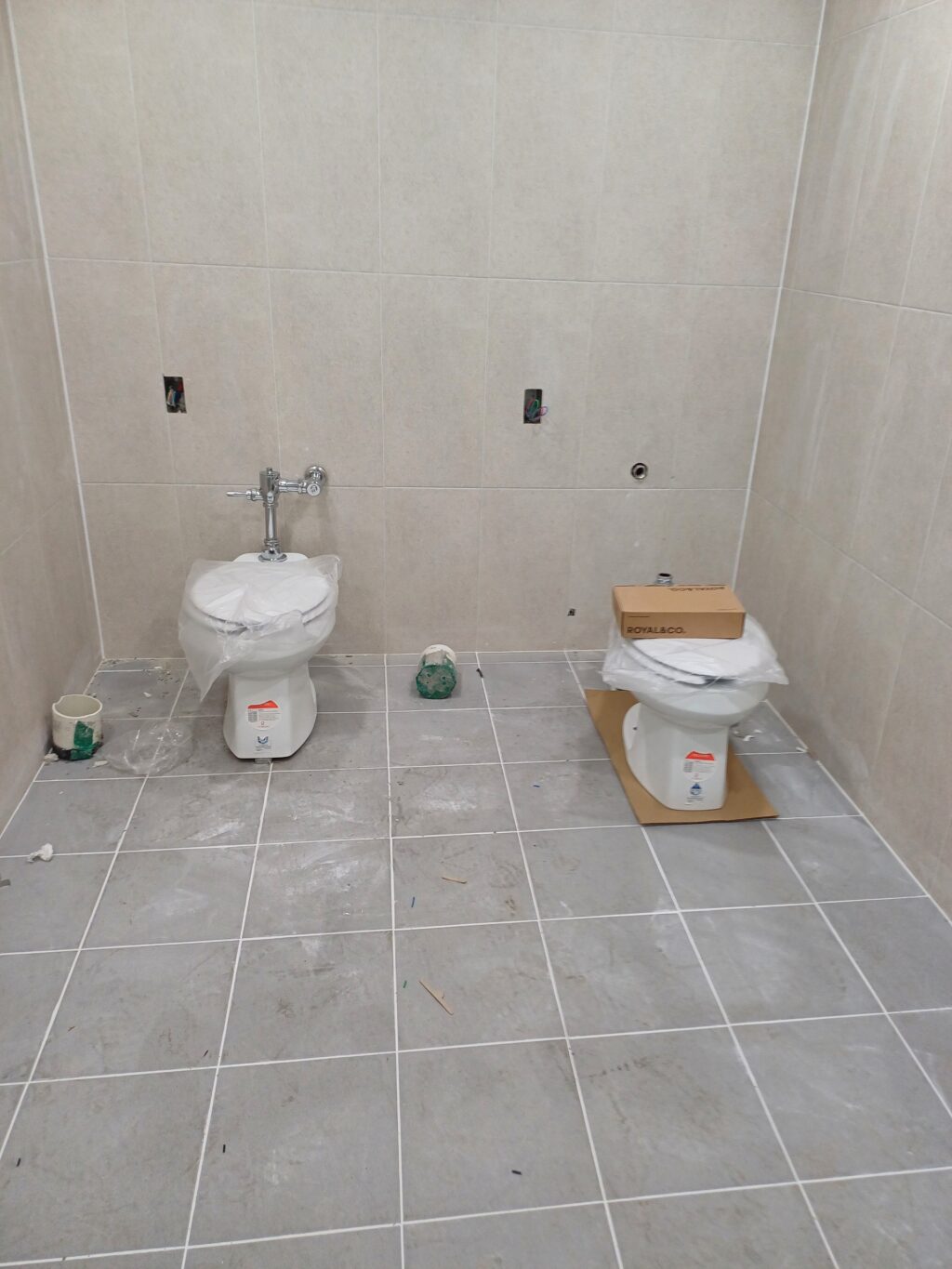 양변기 설치가 완료된 이미지