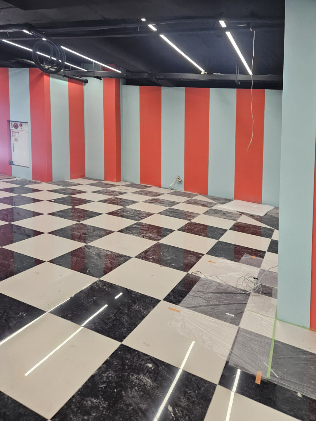 내부 알록달록 인테리어 모습-1