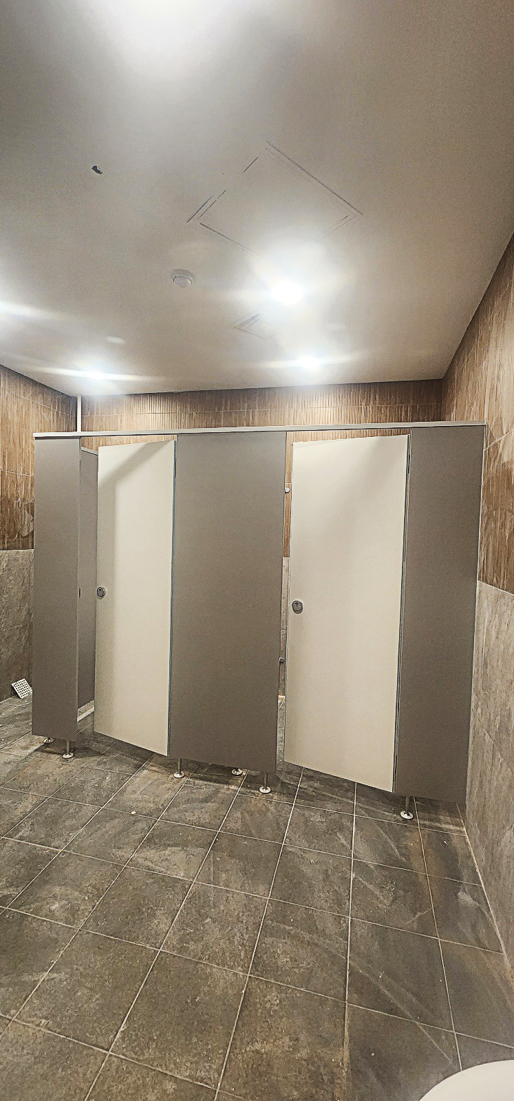 여자 화장실 설치 완료 모습