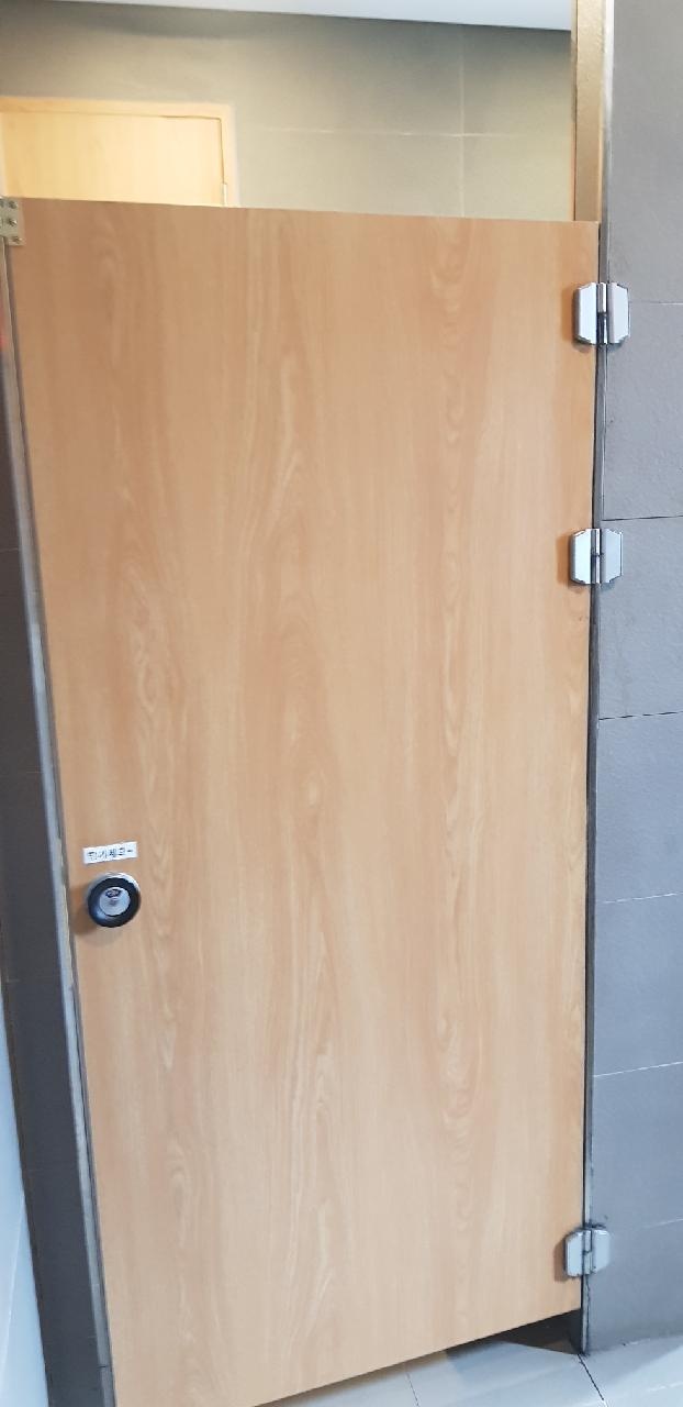 기존 경첩의 문제점