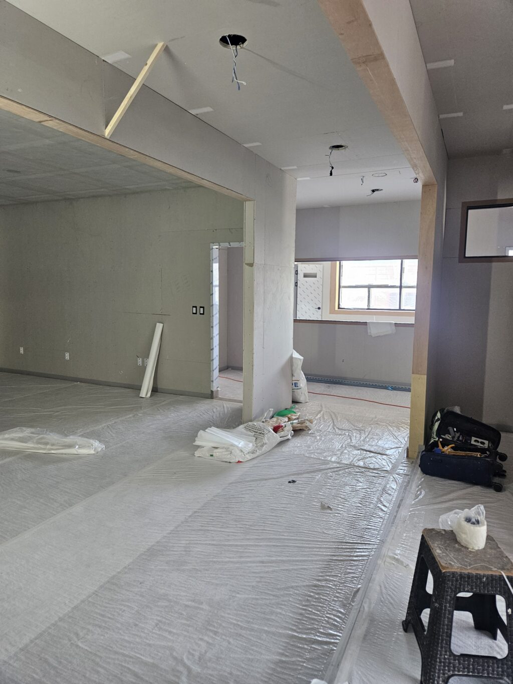 인테리어로 바쁜 현장의 모습