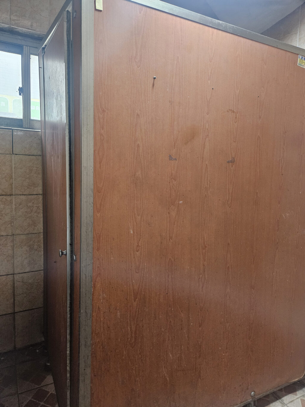 노후된 몰딩형 큐비클_2